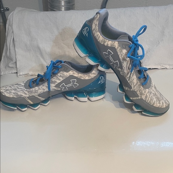 Under Armour Scorpio Men’s Gray and Blue Running Shoes - Picture 4 of 6